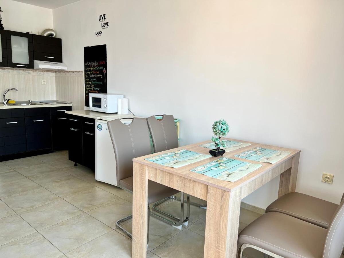 Milos Apartments Поморие Экстерьер фото
