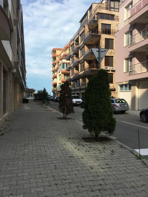 Milos Apartments Поморие Экстерьер фото