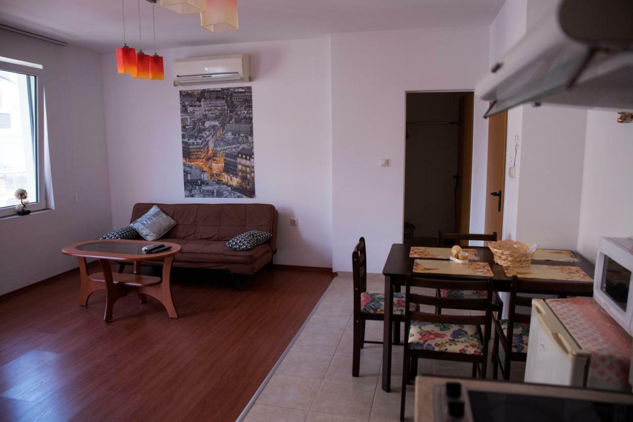 Milos Apartments Поморие Экстерьер фото